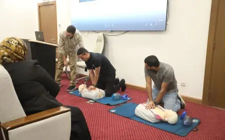 “وزارة الداخلية تبدأ تدريب العاملين المدنيين على استخدام أجهزة إزالة الرجفان القلبي (AED)”