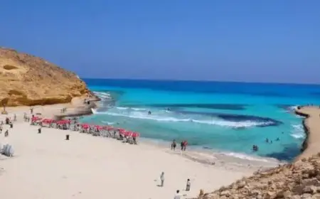 شواطئ مرسى مطروح تكتظ بالزوار.. مراسل “NNi مصر” يتابع حركة السياحة وجهود التطوير