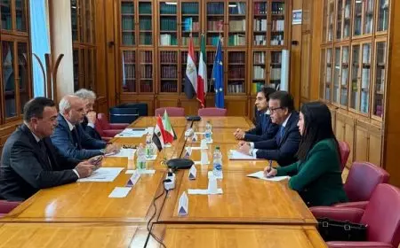 وزير الصحة يناقش تعزيز التعاون الثنائي مع نظيره الإيطالي في مجالات الاهتمام المشترك