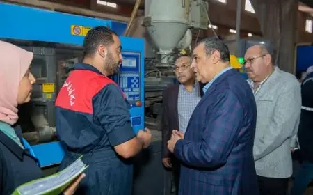 وزير الدولة للإنتاج الحربي يزور شركة أبي قير للصناعات الهندسية “المصنع الحربي 10”