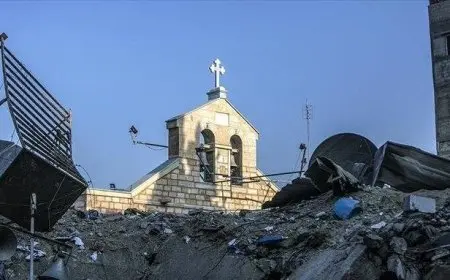 إسرائيل تقصف كنيسة في غزة.. سقوط قتيلين وبابا الفاتيكان يعبر عن “حزن عميق”