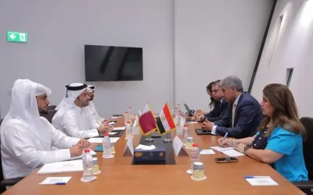 وزير السياحة يناقش مع الجانب القطري تطوير القطاع وتبادل الفعاليات الاستثمارية