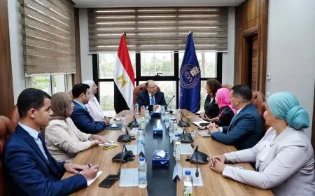 رئيس هيئة الدواء المصرية يناقش مع نوفارتس استراتيجيات توسيع التصنيع وزيادة الصادرات