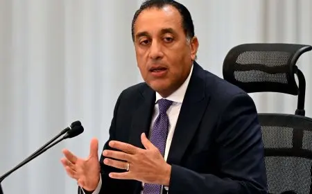 رئيس الوزراء يزور موقع بناء المحطة النووية في الضبعة