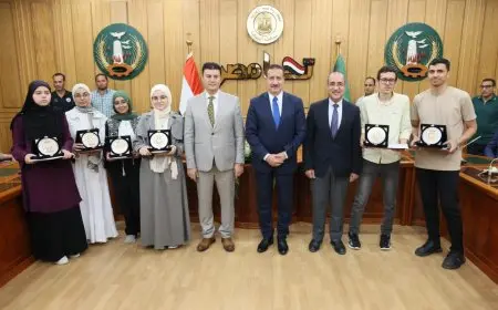 محافظ المنوفية يكرم الأوائل في الشهادة الثانوية بالمحافظة.. صور
