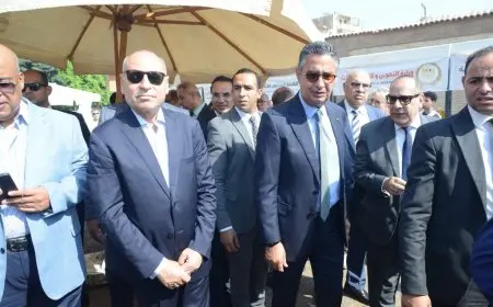 وزير التموين والتجارة الداخلية ومحافظ القاهرة يفتتحان سوق اليوم الواحد في منطقة الجمالية
