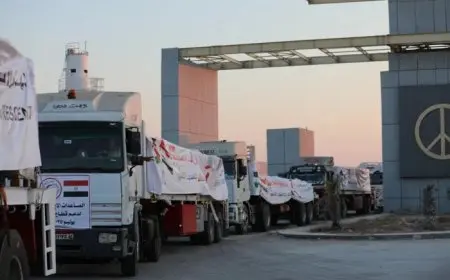 إعلان دخول شاحنات المساعدات إلى معبر كرم أبو سالم لبدء نقلها للفلسطينيين في غزة