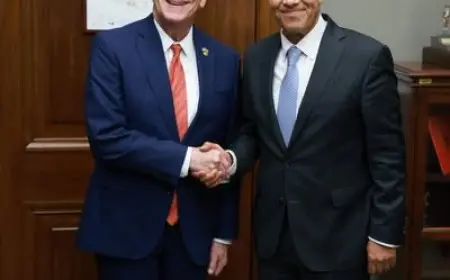 وزير الخارجية والهجرة يلتقي بالسيناتور “روجر ويكر” في مجلس الشيوخ الأمريكي