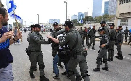الشرطة الإسرائيلية تهاجم محتجين في تل أبيب