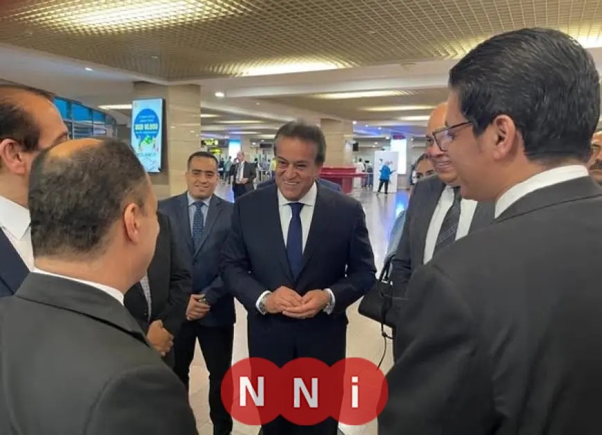 نائب رئيس الوزراء ووزير الطيران يزوران عيادات الحجر الصحي في مطار القاهرة الدولي