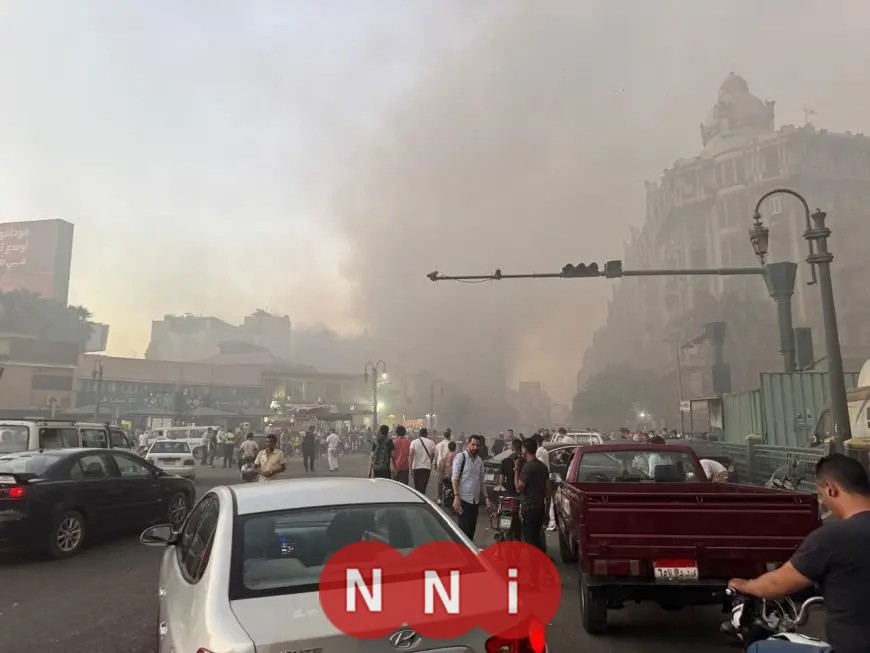 أحمد موسى يقدم لقطات حصرية لحريق سنترال رمسيس: “المبنى عمره 98 عامًا”