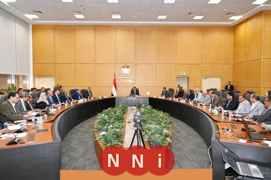 وزير الإسكان يعقد اجتماعه الدوري لمتابعة مشروعات الإسكان في مدن ومحافظات عدة