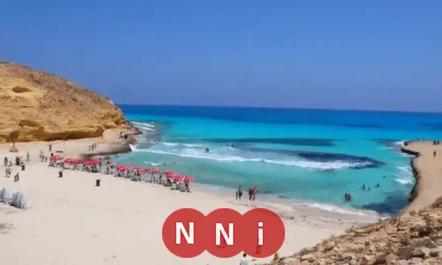 شواطئ مرسى مطروح تكتظ بالزوار.. مراسل “NNi مصر” يتابع حركة السياحة وجهود التطوير