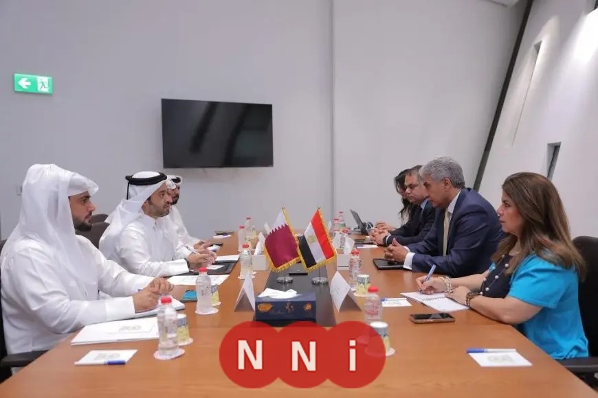 وزير السياحة يناقش مع الجانب القطري تطوير القطاع وتبادل الفعاليات الاستثمارية
