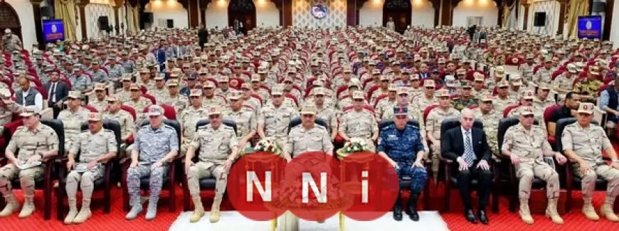 وزير الدفاع والإنتاج الحربي يجتمع بعدد من قادة وضباط القوات المسلحة في المنطقة المركزية العسكرية