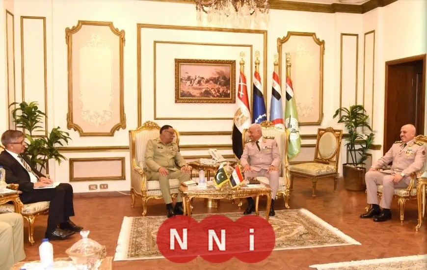 وزير الدفاع يلتقي رئيس هيئة الأركان المشتركة في باكستان