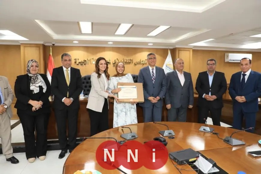 محافظ الجيزة يكرم 13 طالبًا من الأوائل في الثانوية العامة 2025.. «تسلموا أجهزة لابتوب»