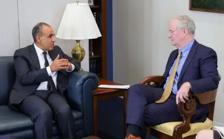 وزير الخارجية والهجرة يلتقي السيناتور “كريس فان هولن” في مجلس الشيوخ الأمريكي