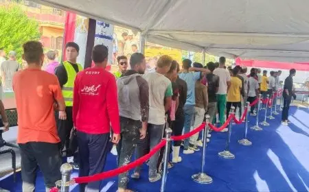 الشباب في الصفوف الأولى أمام لجان انتخابات الشيوخ بالتجمع الخامس