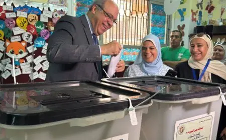 وزير الطيران المدني يُشارك في انتخابات مجلس الشيوخ 2025