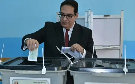 رئيس جامعة القاهرة يُدلي بصوته في انتخابات مجلس الشيوخ 2025