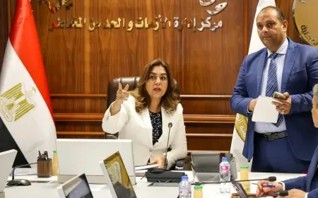 وزيرة التنمية المحلية تتابع سير انتخابات مجلس الشيوخ من مركز العمليات بالعاصمة الإدارية