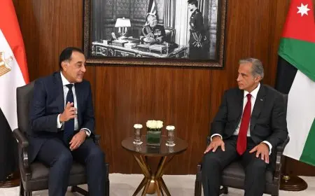 استقبال رسمي لرئيس الوزراء لدى وصوله إلى مقر مجلس الوزراء الأردني