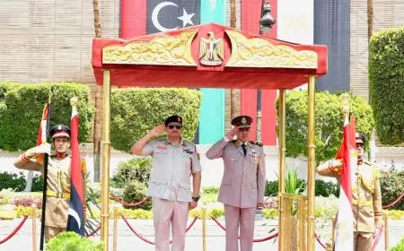 رئيس الأركان يبارك للفريق أول ركن صدام خليفة حفتر بمناسبة تعيينه نائباً للقائد العام للجيش الليبي