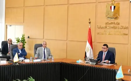 وزير الإسكان يرأس الاجتماع الأول لمتابعة تخصيص وحدات العاصمة الإدارية للموظفين