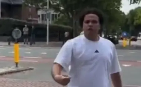 «أحمد موسى: أحمد ناصر نموذج مشرف لكل مصري في مواجهة الإخوان أمام السفارة المصرية في هولندا»