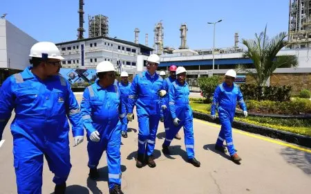 وزير البترول يزور شركة الإسكندرية الوطنية للتكرير لمتابعة سير العمل في الوحدات الإنتاجية