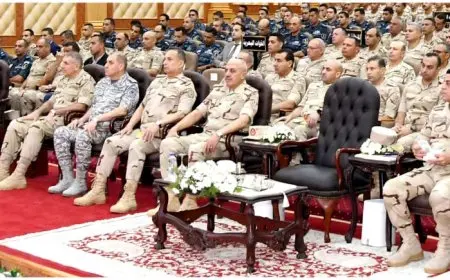 لقاء وزير الدفاع بعدد من مقاتلي المنطقة الشمالية العسكرية