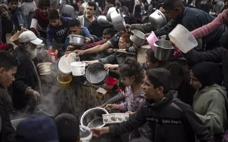 غزة تنزف جوعًا.. مقتل 3 شهداء بسبب المجاعة خلال 24 ساعة