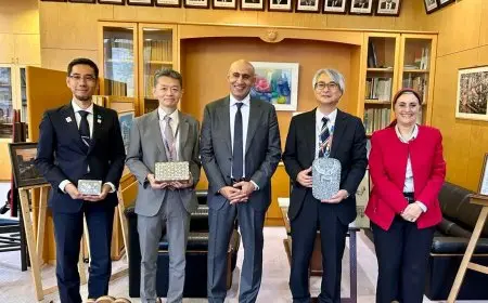 وزير التعليم يزور مدرسة كوازاه الفنية الصناعية في العاصمة طوكيو