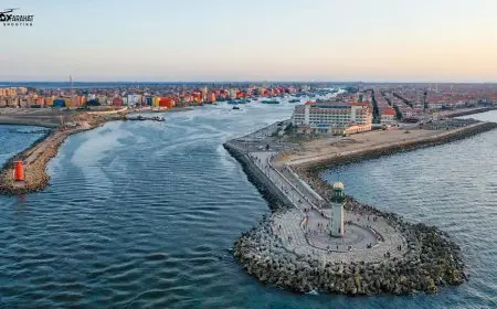 رفع الرايات الحمراء في شواطئ رأس البر وحظر السباحة بالكامل