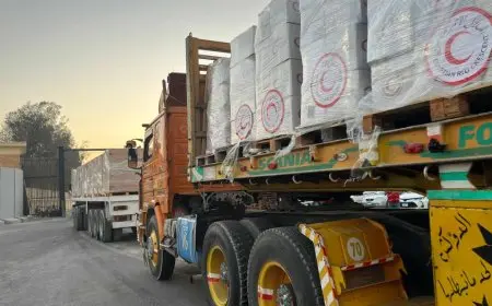 الهلال الأحمر يرسل 1500 طن من المساعدات إلى غزة في القافلة الرابعة والعشرين “زاد العزة”