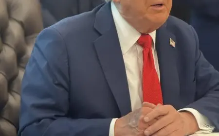 البيت الأبيض يوضح سبب الكدمة الداكنة على يد ترامب نتيجة كثرة المصافحة