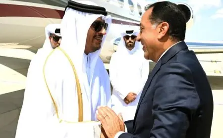 مدبولي يستقبل رئيس الوزراء القطري في مطار العلمين الدولي