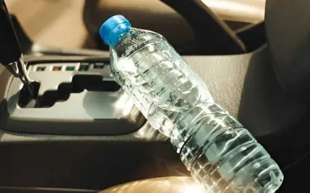 التخلي عن زجاجة الماء في السيارة.. خطر خفي على صحتك