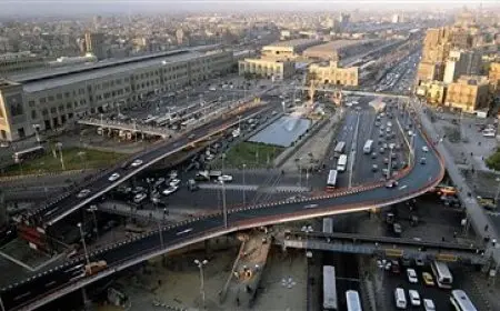 إزالة الباعة الجائلين من كوبري الليمون برمسيس وبدء أعمال الترميم