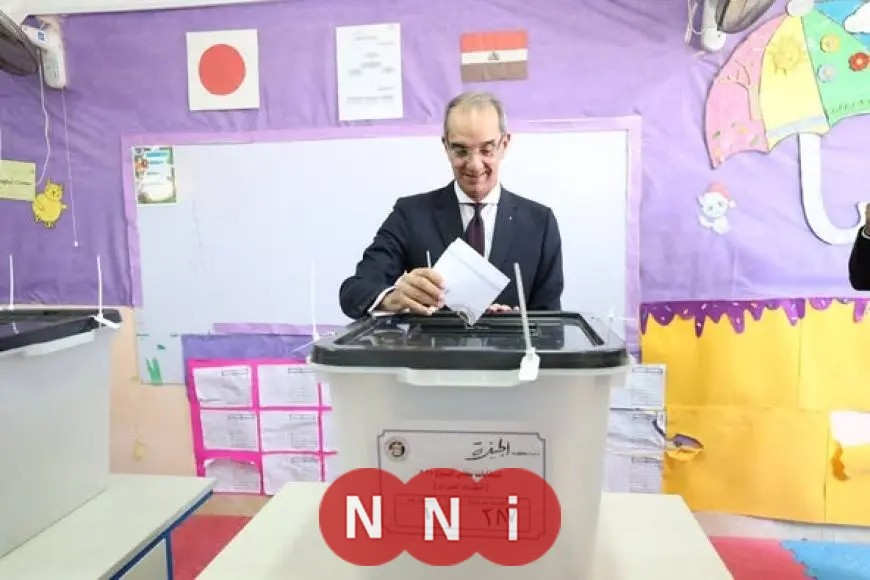 وزير الاتصالات يشارك في انتخابات مجلس الشيوخ 2025