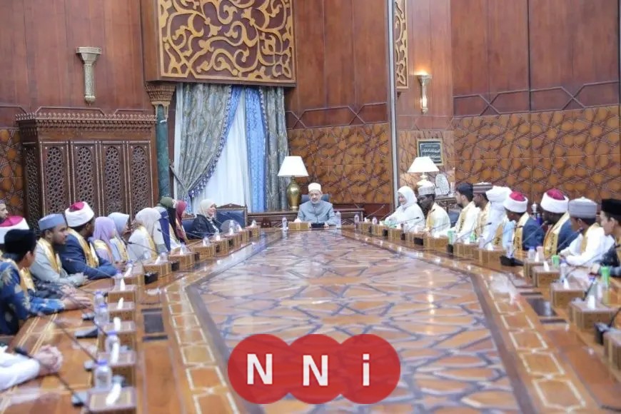 شيخ الأزهر لطلاب مدرسة “الإمام الطيب”: أنتم كأحفادي.. مكتبي مفتوح لكم دائمًا