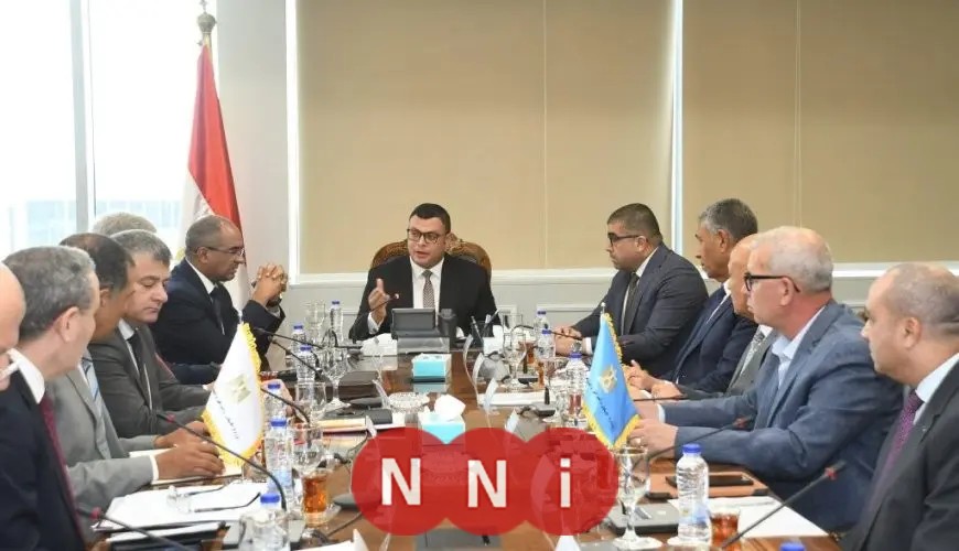 وزير الإسكان يتابع حالة التغذية الكهربائية لمحطات مياه الشرب والصرف الصحي