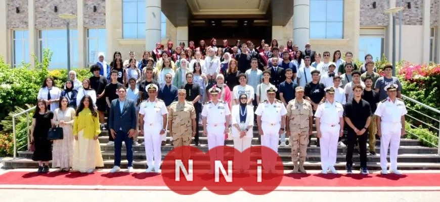 القوات المسلحة تستضيف زيارة لعدد من شباب المصريين في الخارج لقيادتي البحرية والصاعقة