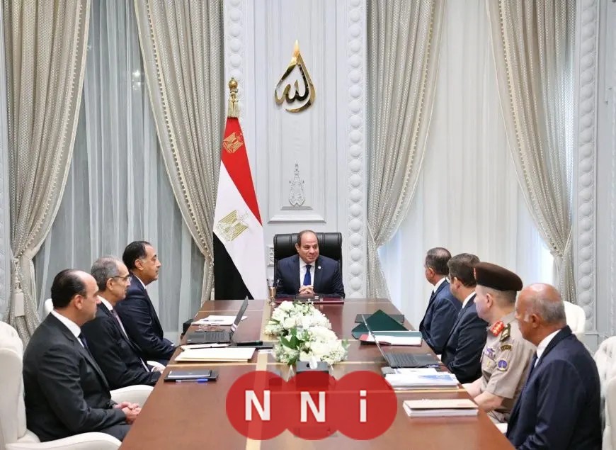الرئيس السيسي يجتمع مع مدبولي ووزيري الداخلية والاتصالات ورئيسي المخابرات والرقابة الإدارية