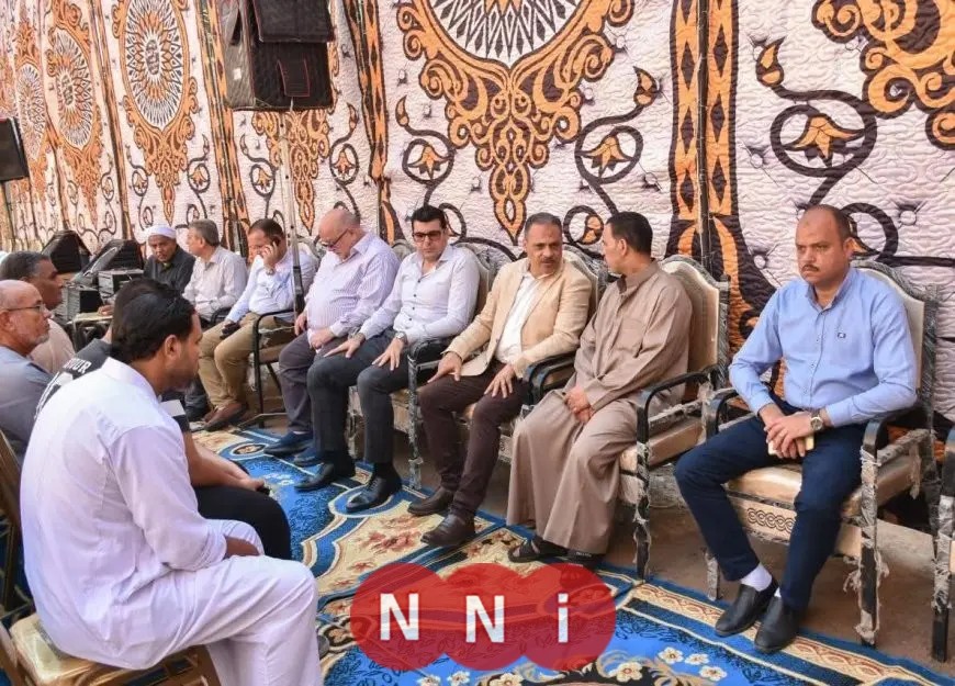 محافظ الشرقية يؤدي واجب العزاء في ضحايا عقار الزقازيق المنهار ويُوجه بسرعة صرف التعويضات