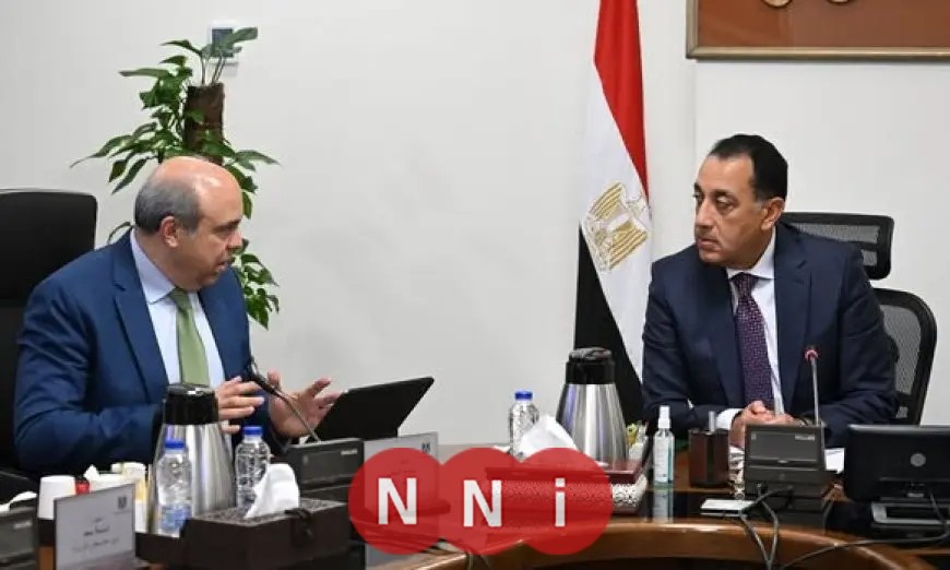 رئيس الوزراء يستعرض تقدم تنفيذ مشروع مبنى 4 في مطار القاهرة الدولي