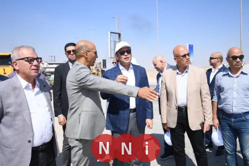 وزير الإسكان يقوم بجولة تفقدية في محور التسعين الشمالي بالقاهرة الجديدة لمتابعة تطوير البنية التحتية.