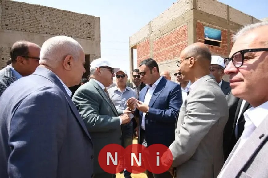 وزير الإسكان يقوم بجولة تفقدية لمشروع السوق الحضارية في القاهرة الجديدة