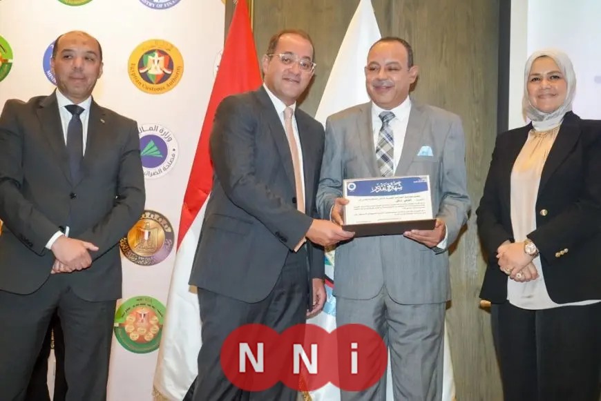 وزير المالية يكرّم قيادات 6 مأموريات ضريبية تقديراً لتميزهم في الأداء